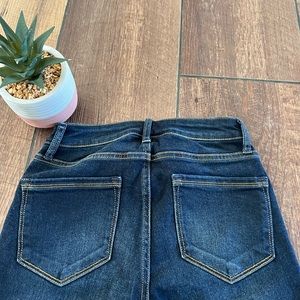 Mid-rise woman jeans